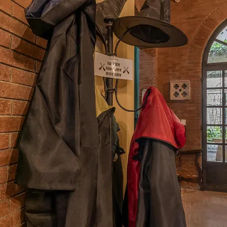 Guesthost - The House Of Harry Potter And A Story Apartment