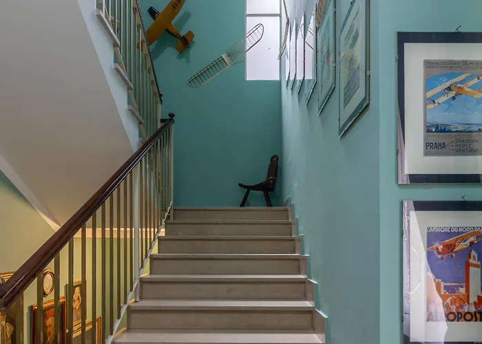 Guesthost - The House Of Harry Potter And A Story