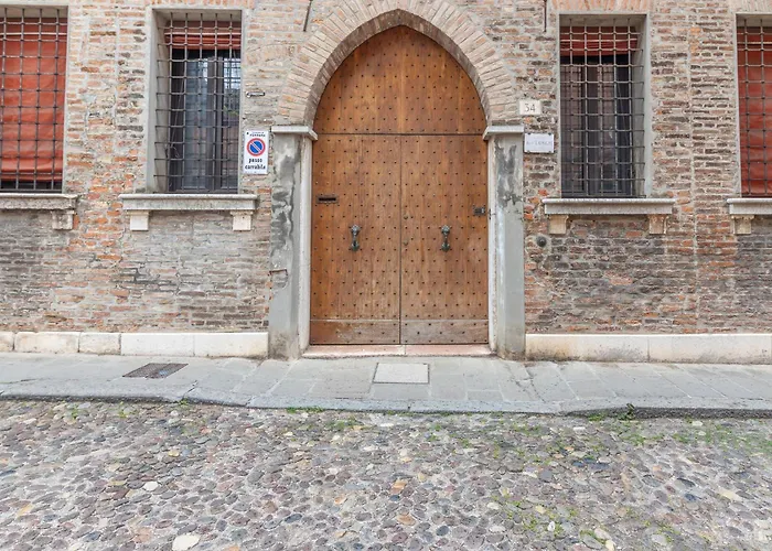 Guesthost - The House Of Harry Potter And A Story * فيرّارا