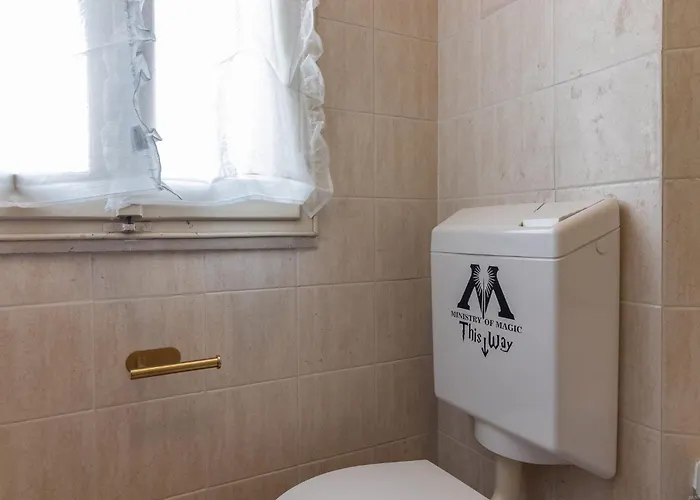 Guesthost - The House Of Harry Potter And A Story Apartament