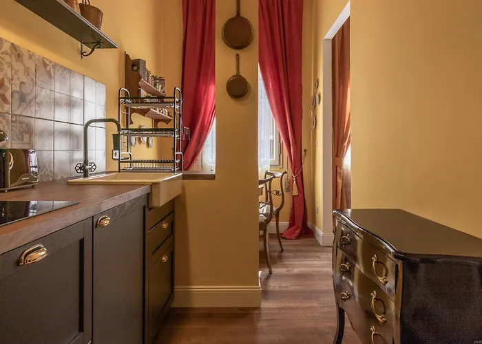 Guesthost - The House Of Harry Potter And A Story