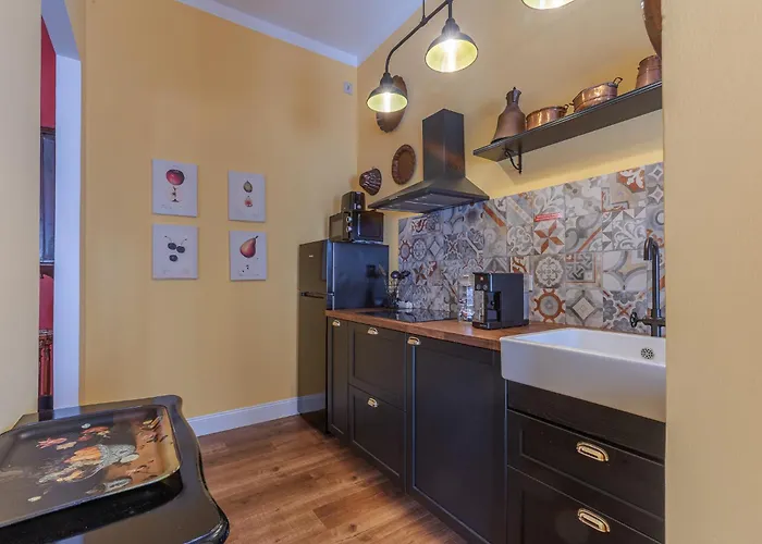 Guesthost - The House Of Harry Potter And A Story